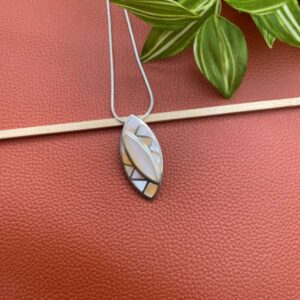 Silver shell pearl pendant