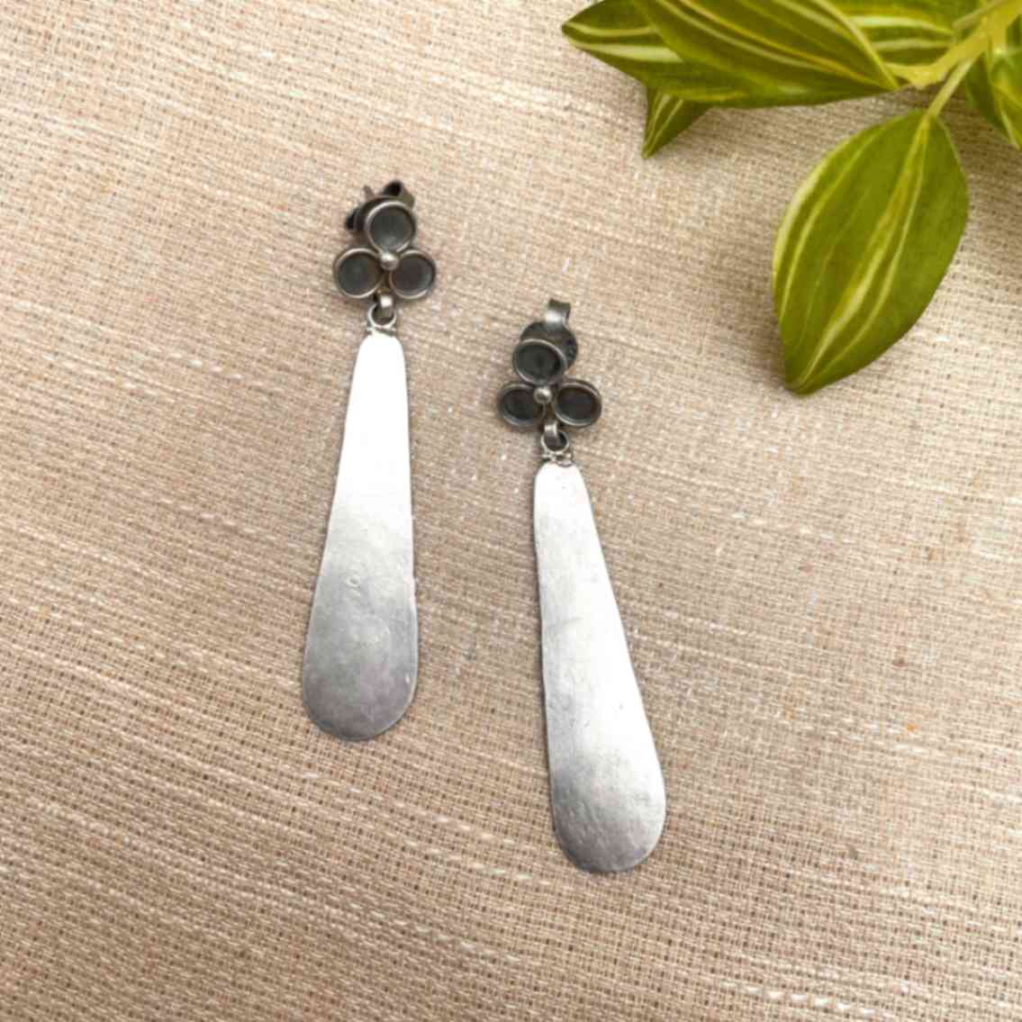 Floral silver earring