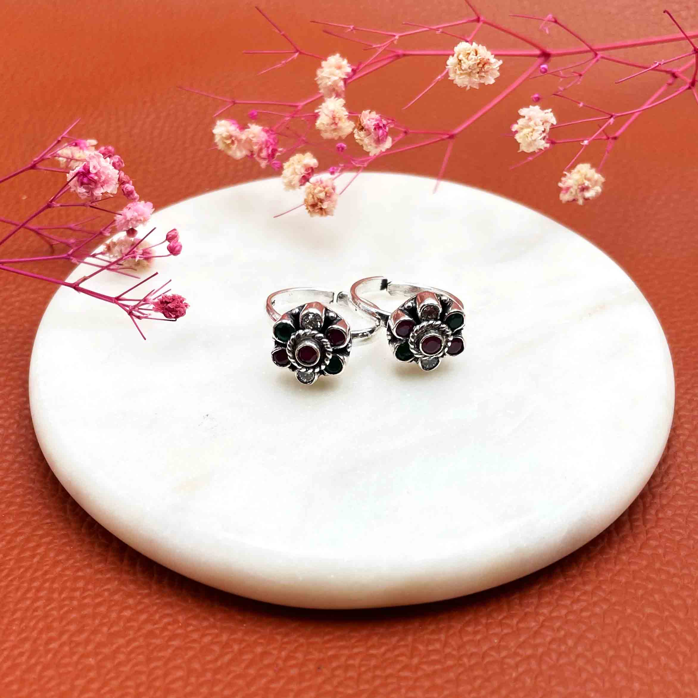 Silver Floral A D stone toe ring