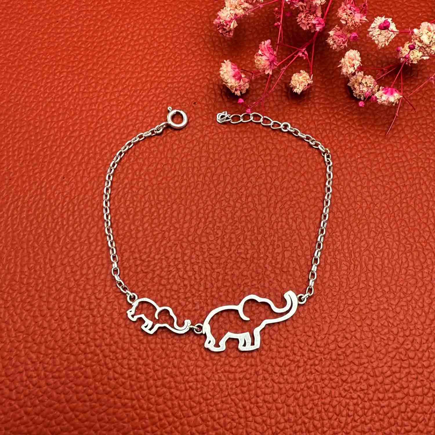 Do Haathi Silver bracelet