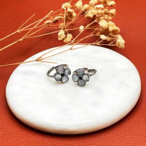 Kundani Flower Silver Toe ring - Mother of Pearl